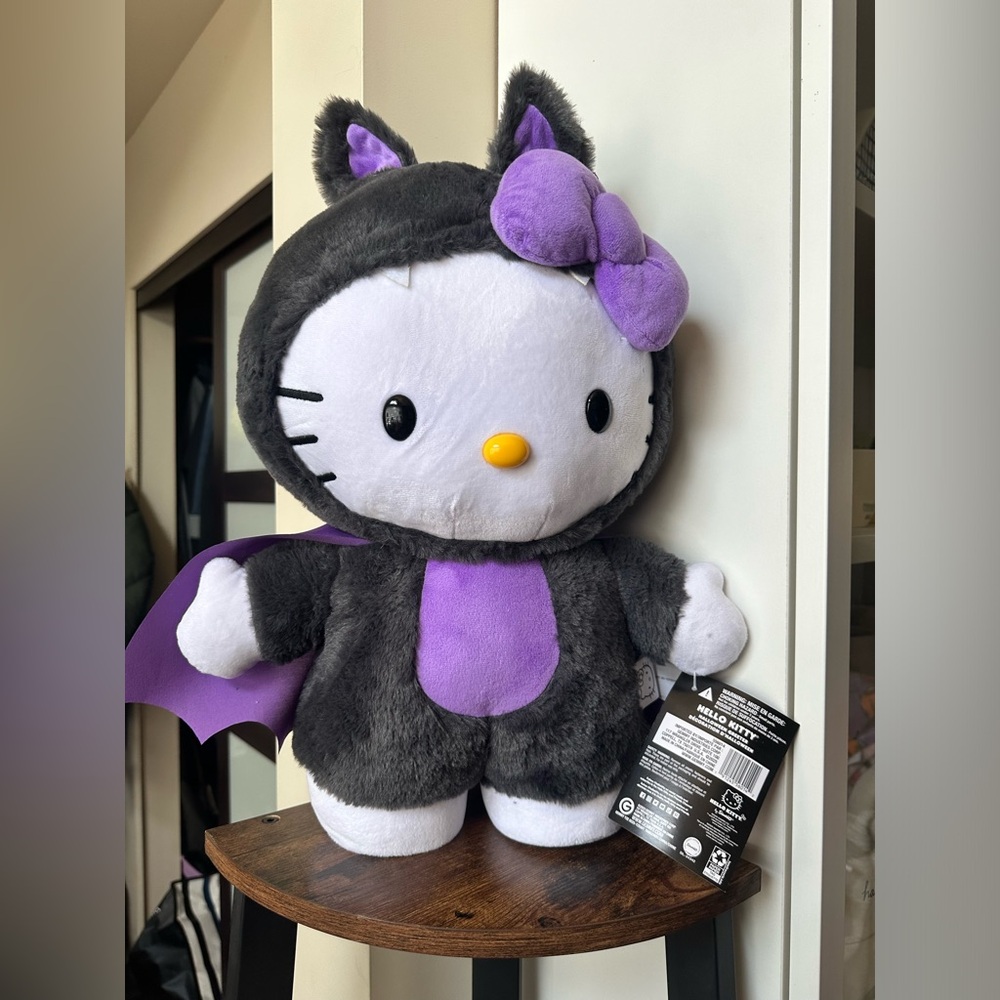 Hello Kitty Bat 🦇 Greeter